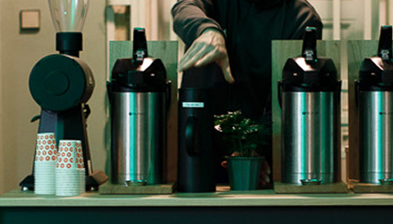 Filtrovaná káva s obsluhou